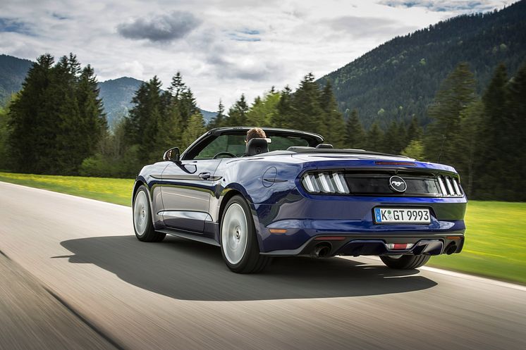 Ford Mustang cab rear