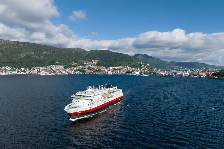 2024.06.10 - Bergen, Otto Sverdrup, drone - 04 - Espen Mills - Hurtigruten.jpg