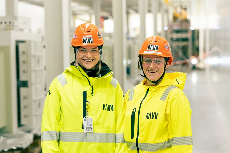 Heidi Vidvei and Kathrine Knudsen, machine operators, Morrow Cell Factory December 2023