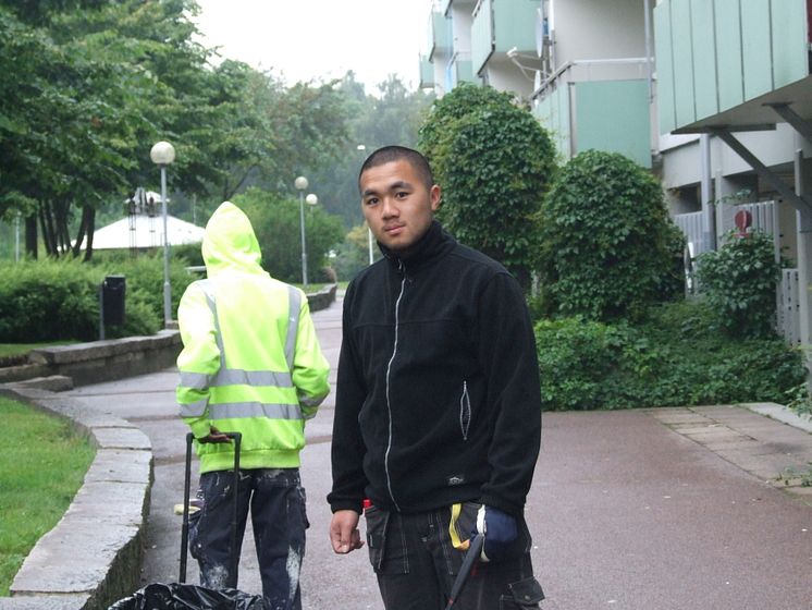 Zijun har tidigare själv varit feriearbetare samt ledare i GKSSs seglarskola och är nu en av arbetsledarna som har haft hand om en grupp på fem personer. Foto: Gårdstensbostäder