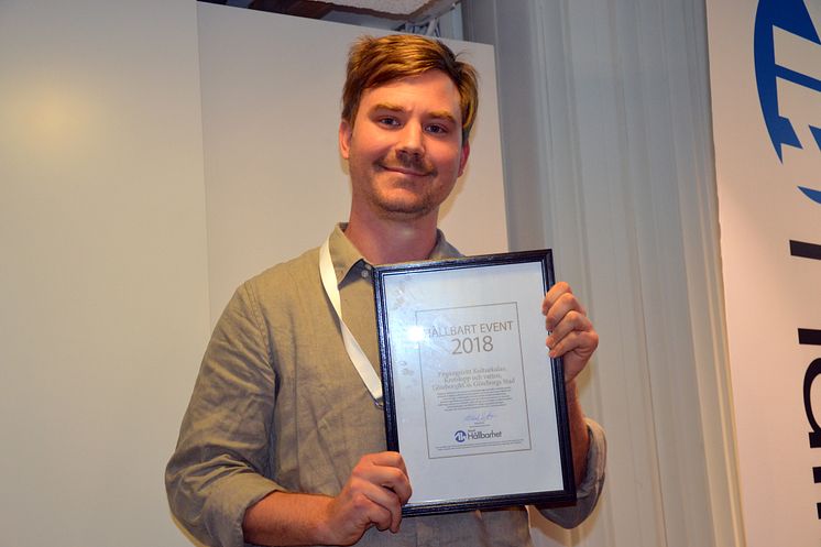 Filip Eklund, miljöansvarig på Göteborgs kulturkalas,  tog emot priset Hållbara event för satsningen Engångsfritt kulturkalas.