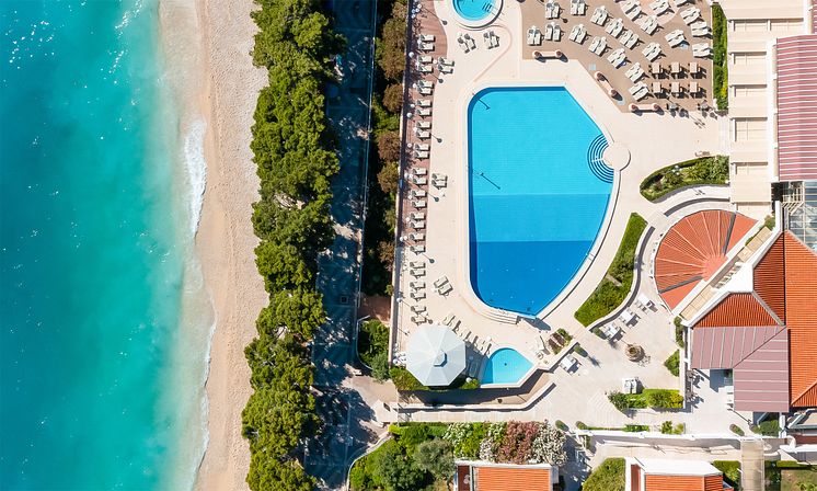 ACC017826-AC18740-bluesun-afrodita-tucepi-makarska-pool-drone.jpg