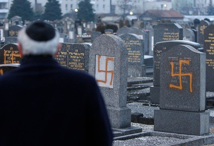 Vandaliserad judisk begravningsplats i Strasbourg 2010