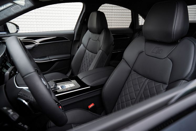 Audi A8 TFSI e (Plasmablå)
