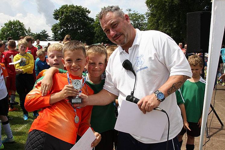 Fussballfest der guten Tat in Rötha