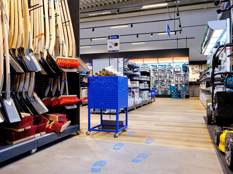 Butiksindretningen skal inspirere og hjælpe håndværkerne hurtigere på vej i deres travle hverdag. Den nye indretning skal sikre, at butikken er overskuelig og nem for dem at finde rundt i