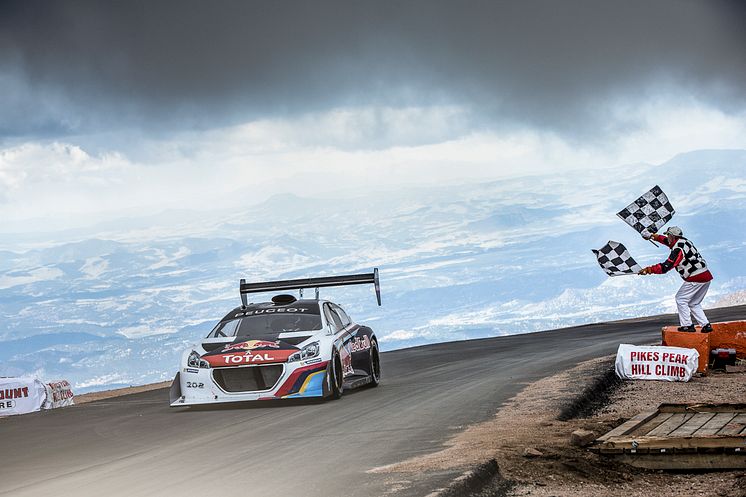 Sébastian Loeb og Peugeot 208 T16 Pikes Peak satte ny rekord