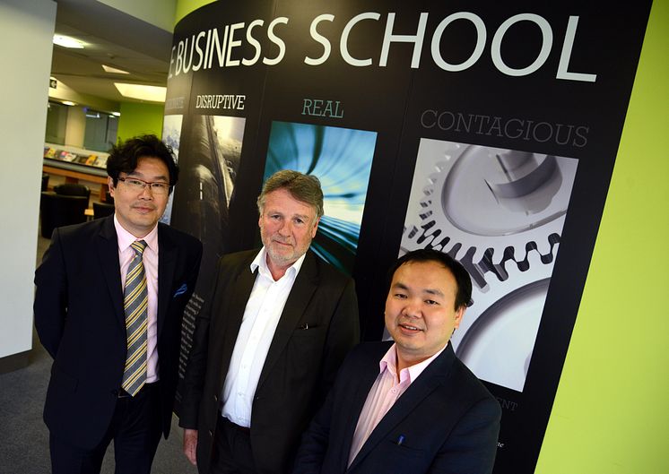 Mr Yi Meng, Sir Richard Heygate and Professor Yu Xiong