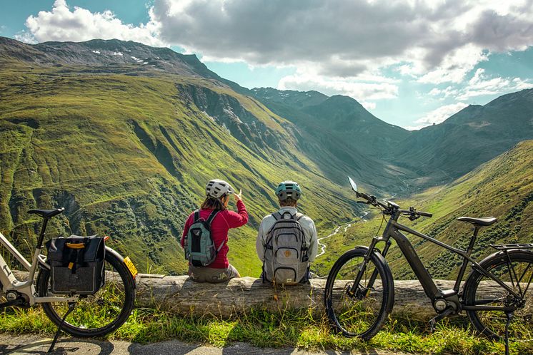 Furkapass-E-Bike-Break © Schweiz Tourismus / Nico Schaerer