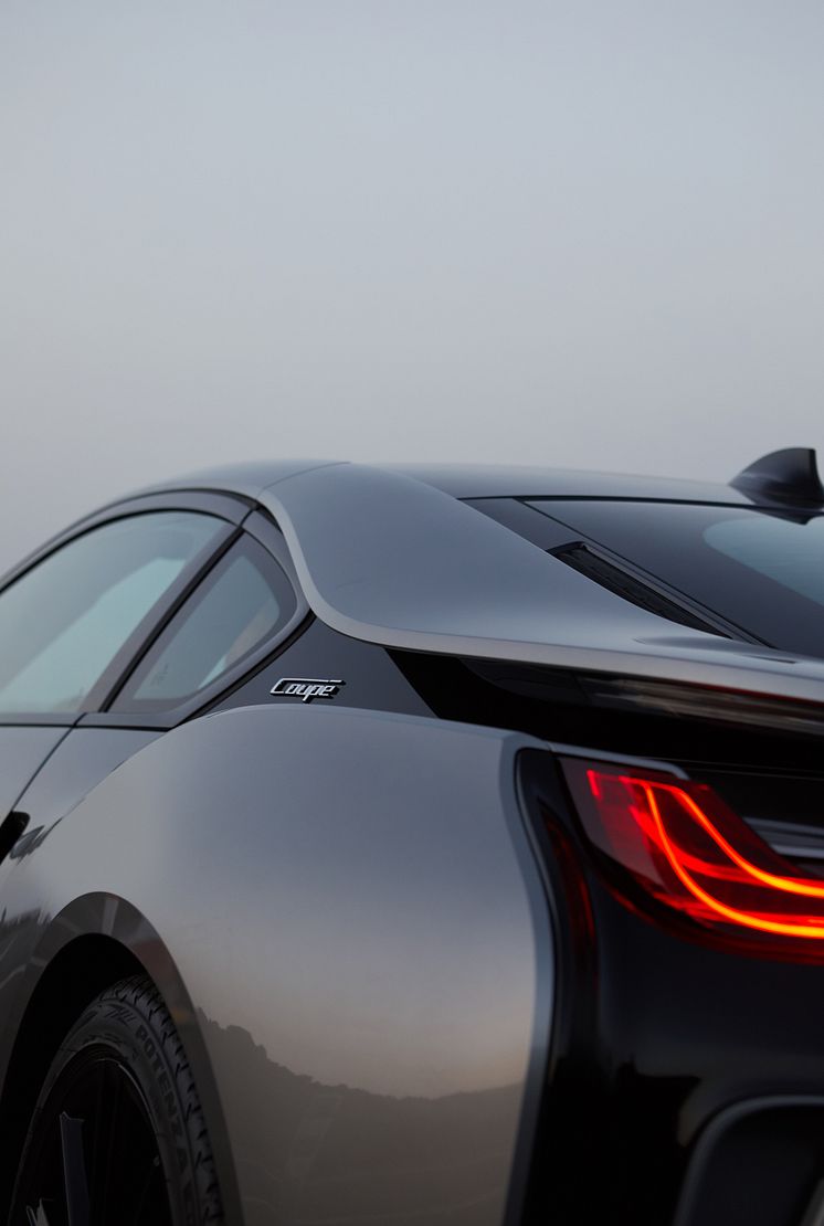 NYA BMW i8 COUPÉ