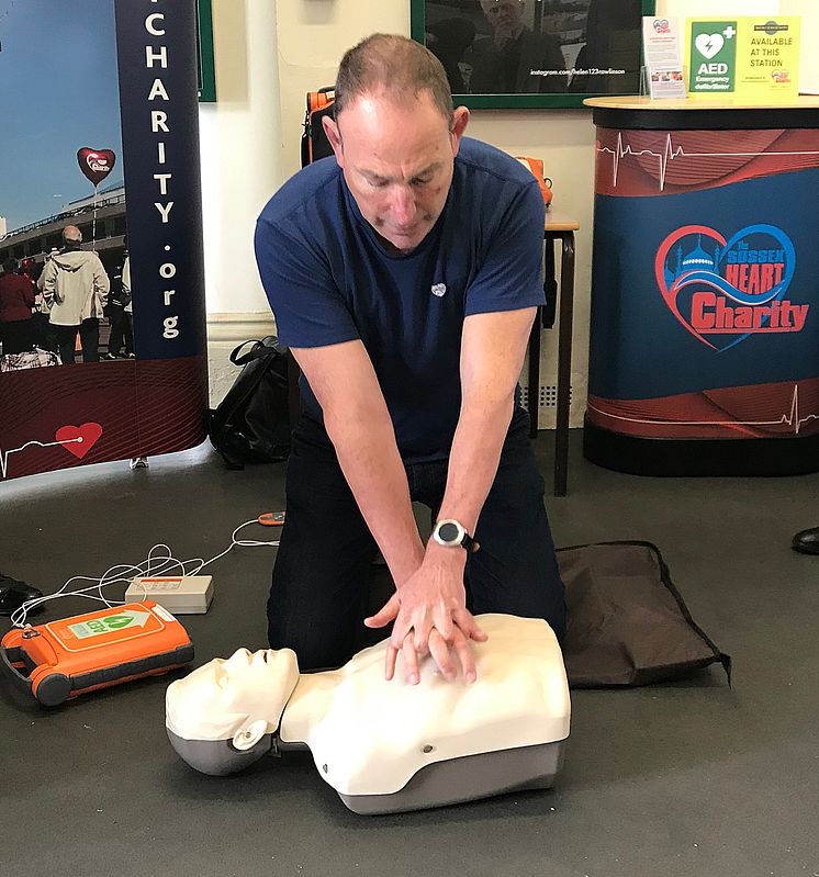 Steve Morris demonstrates CPR, Rye station