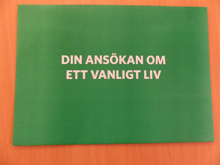 Kuvert "Ansökan om ett vanligt liv".
