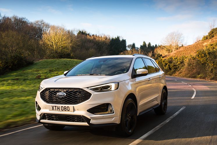 2018_Ford_Edge_01