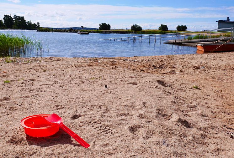 Vy från stranden vid Skutberget