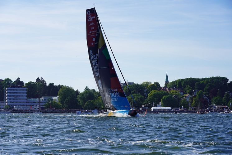 The Ocean Race Kiel Fly-By Malizia (c) Kiel-Marketing: Jan-Michael Böckmann