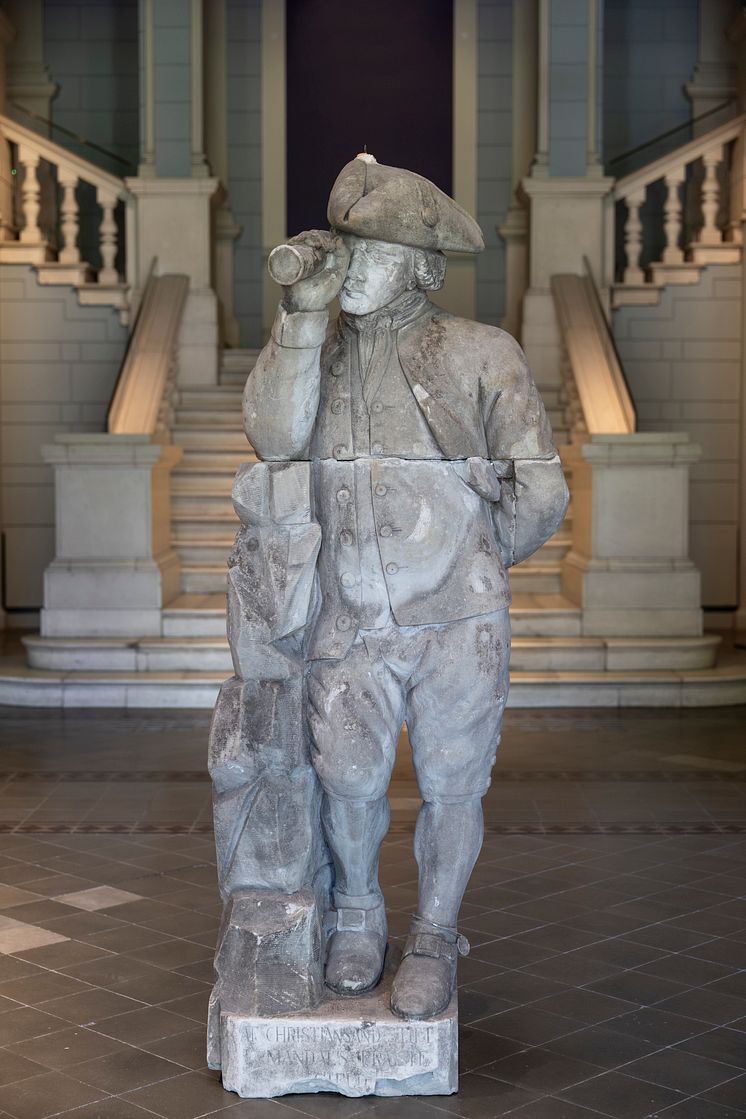 Foto fra utstillingen på Kode: Originalstatue fra Nordmandsdalen park «Los fra Mandal». Foto: Thor Brødreskift.