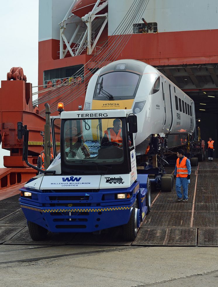 Rail Minister Claire Perry MP welcomes arrival of first Hitachi pre-series Class 800 train for Intercity Express Programme