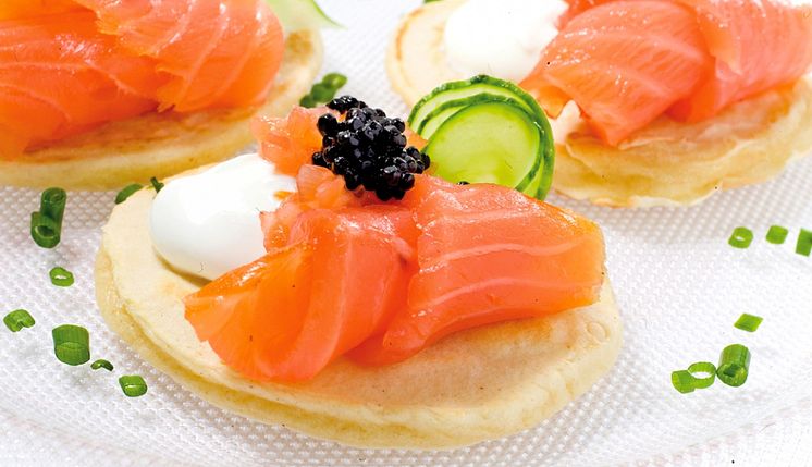 Blinis con Salmón Noruego Ahumado