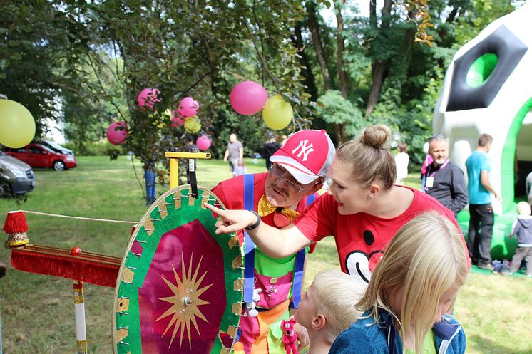 Tag der offenen Tür im Kinderhospiz: Bärenherz-Familienfest lockt mehr als 1.500 Besucher in den Kees’schen Park