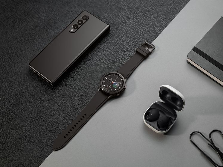 Samsung-ZFold3+Watch4Classic+GalaxyBuds2.jpg