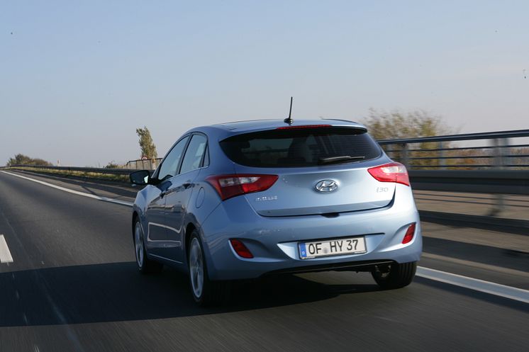 Nye Hyundai i30 bakfra i fart