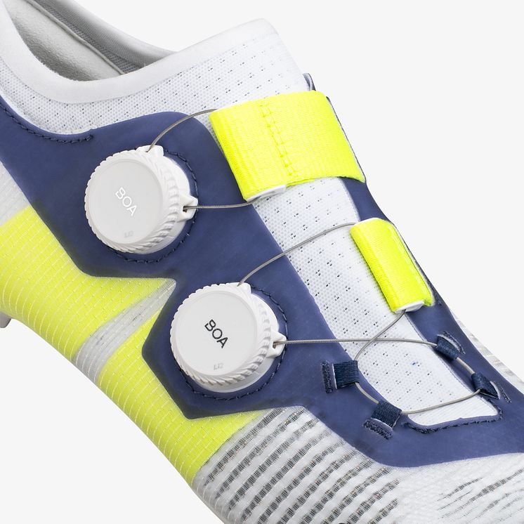 VER1DMR1C2090_6_fizik-vento-vega-carbon-white-yellow-fluo-shoes.jpg