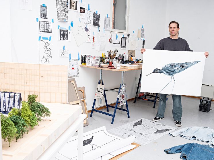Matias Faldbakken i atelieret /in his studio