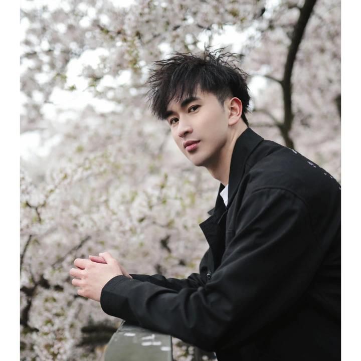 Zou profile pic.jpg