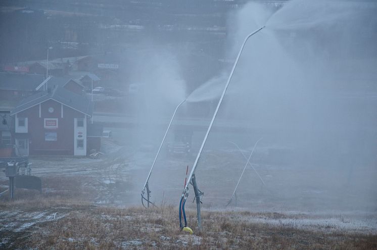 Snökanonerna igång i Hemavan 17/10-2014