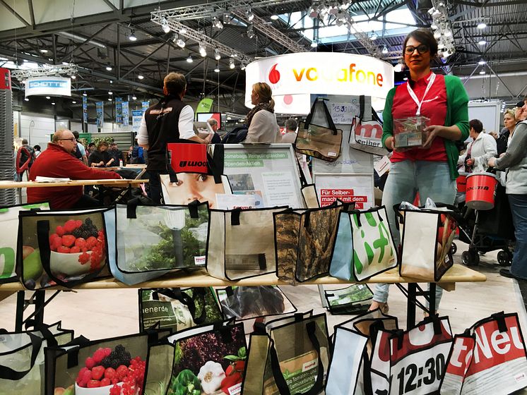 Toom Baumarkt sammelt für Bärenherz: Spendenaktion auf der Messe Haus-Garten-Freizeit