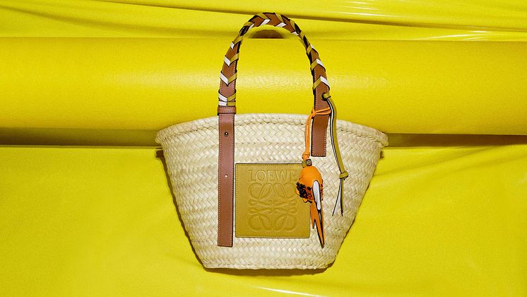 LOEWE_FW23_PAULA'S_IBIZA_STILL_LIFE_SUPPORTING_RGB_CROPPED_2880X1620_25