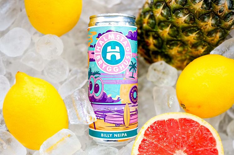 Halmstad Brygghus Billy NEIPA 2024 miljö.jpg