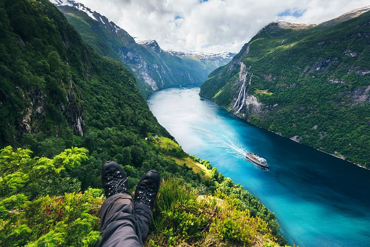 Havila Kystruten i Geirangerfjorden