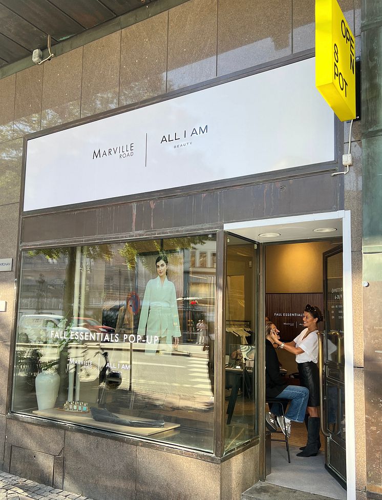 ALL I AM POP UP
