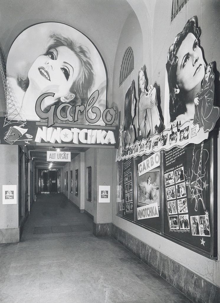 8. Garbo_Ninotchka_Valvet_1940