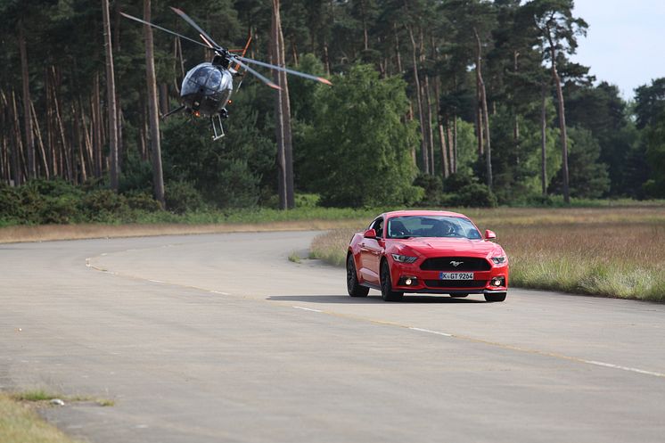 Egy új filmjében Ben Collins, a korábbi ‘Stig’ a Ford Mustangot nevezte a legjobb kaszkadőrautónak; Európában 10.000 Mustang talált gazdára