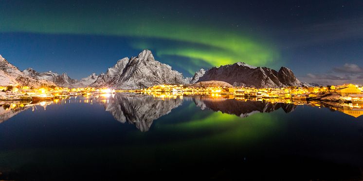 Northern lights  Reine in Lofoten - Photo - Alex  Conu - VisitNorway.com.jpg