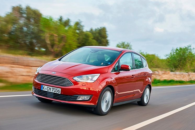  A Ford C-MAX és Grand C-MAX kézhasználat nélkül működő technológiákkal és intelligens vezetősegítő rendszerekkel szolgálja az aktív családok kényelmét