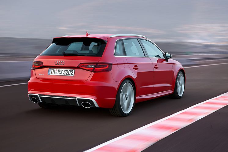 Audi RS 3 Sportback rear right side dynamic