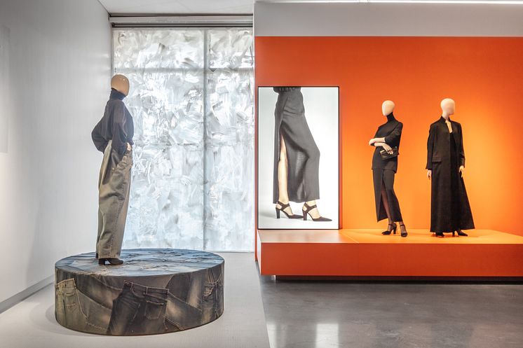 Installationsbild från utställningen Margiela, åren med Hermès