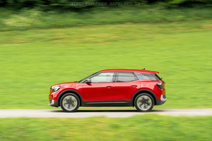 FORD EXPLORER RAPID RED 2024 (2).jpg