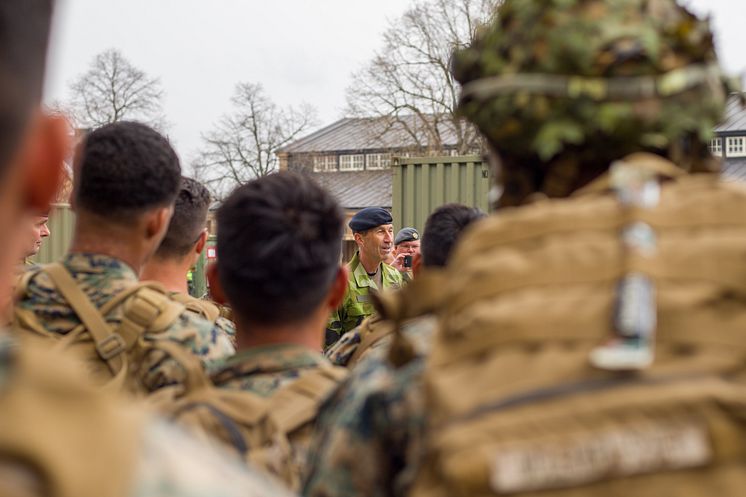 ÖB träffar amerikanska marinkåren vid Skaraborgs regemente.