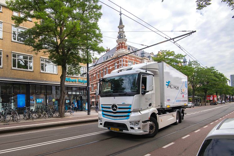 Eldrivna Mercedes-Benz eActros.