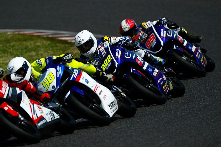 11_2017_ARRC_Rd03_Japan_race1-アハマド・アフィフ・アムラン選手、レイナルド・クリサント・ラトゥコエ選手とガラン・ヘンドラ・プラタマ選手