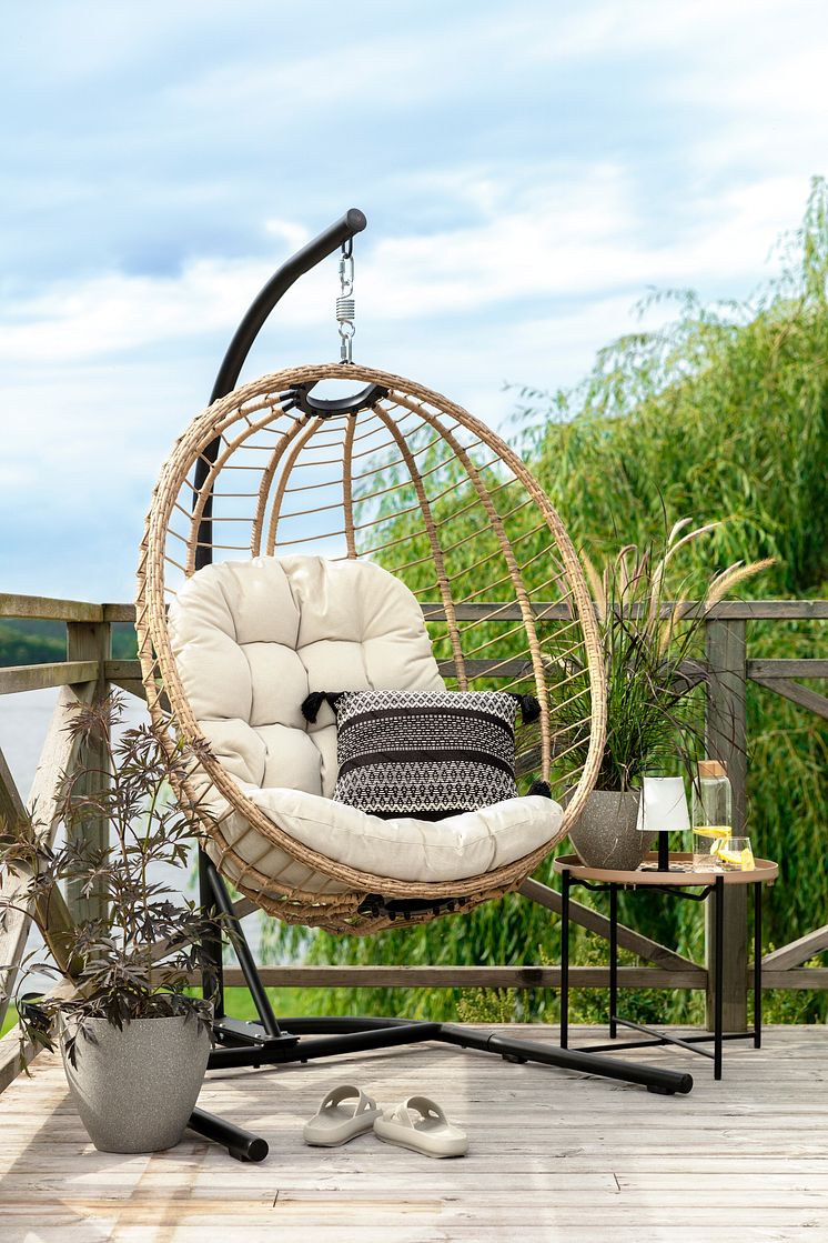 Rusta_2023_S2_Hanging_chair_Sorrento_beige-1-I