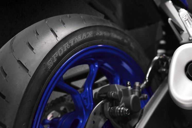 2019050901_019xx_YZF-R3_ABS_Tire_4000