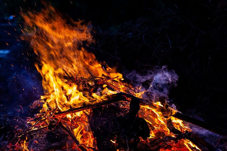 burning-at-night-4358897_1280.jpg