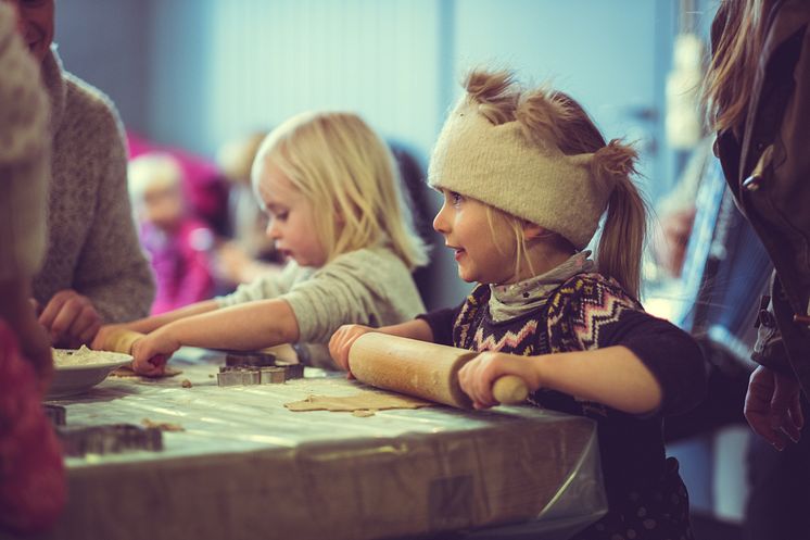 Cookie baking at Maihaugen Christmas market- Lillehammer - Photo - Bard Gundersen