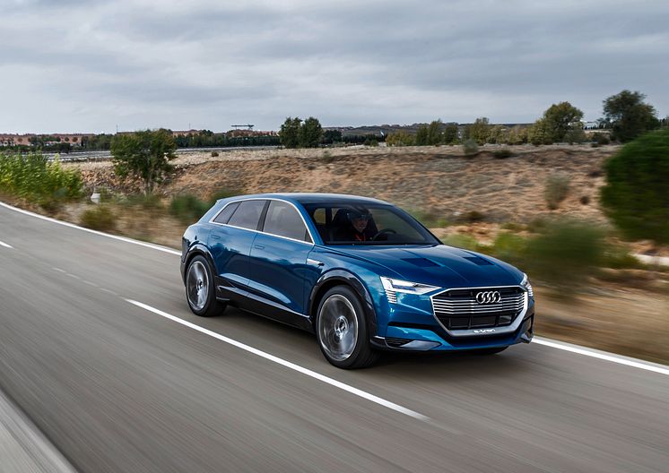 Audi e-tron quattro concept - dynamic front right