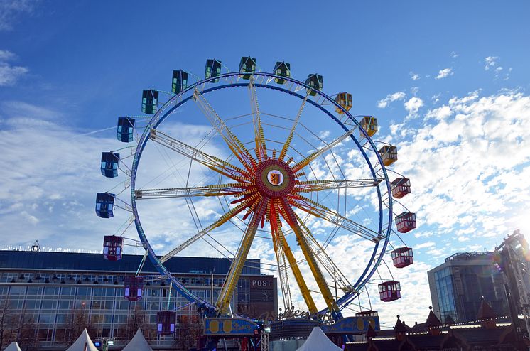 Das Riesenrad der Familie Willenborg ermöglicht in geschlossenen Gondeln einen Blick über die Stadt - Foto: Isabell Gradinger